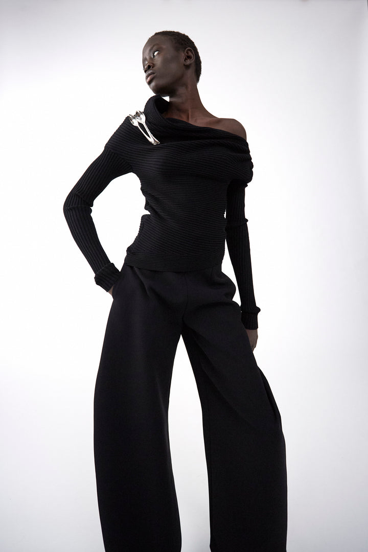 Off Shoulder Sweater Without Spoon Brooch Black