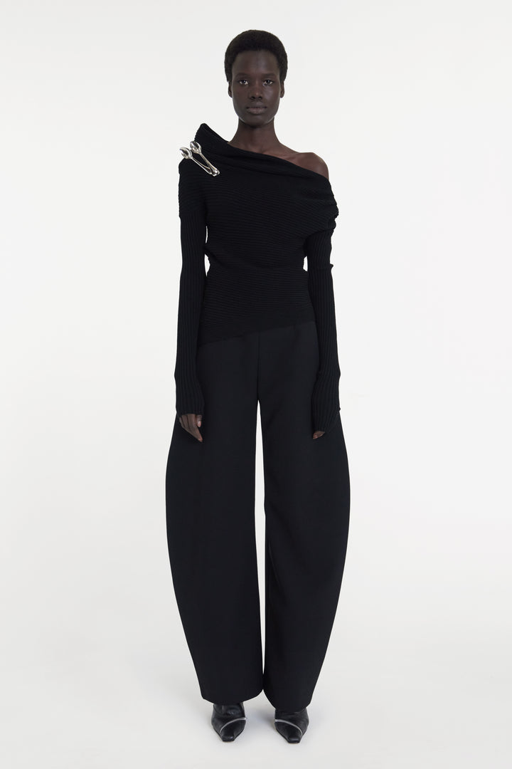 Off Shoulder Sweater Without Spoon Brooch Black