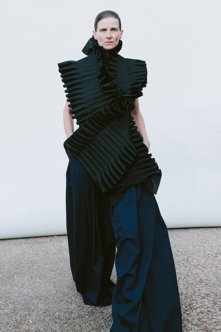 Structural Top Black