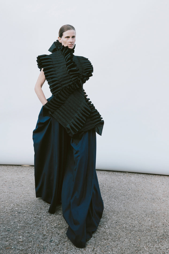 Structural Top Black