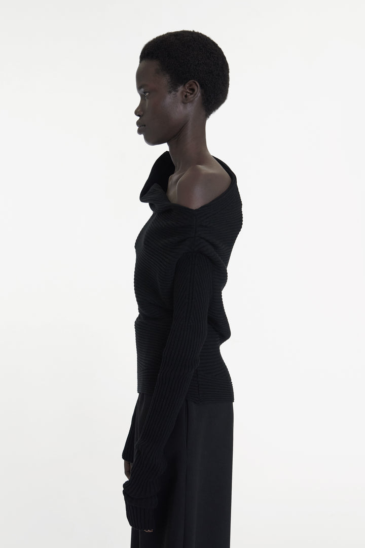 Off Shoulder Sweater Without Spoon Brooch Black