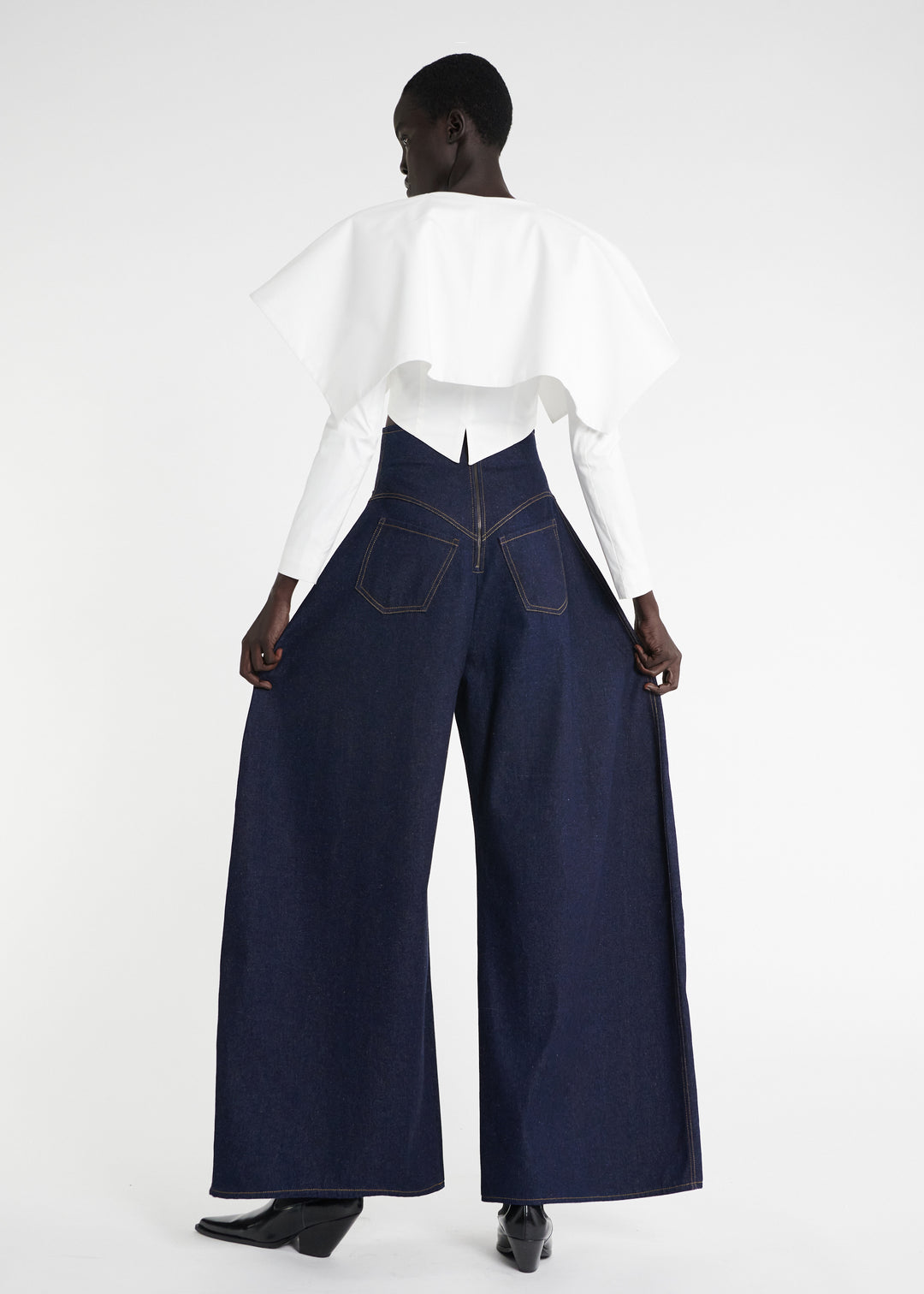 Rounded Back To Front Jeans Indigo Rinse Wash