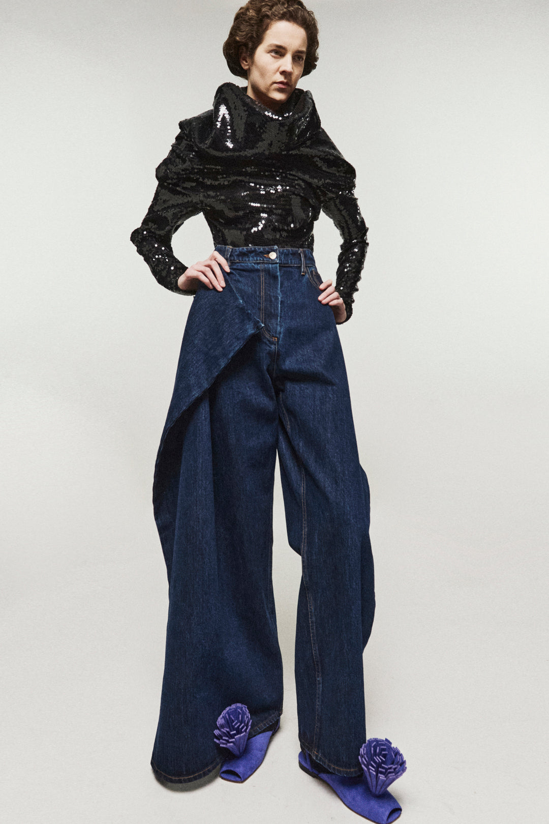 Asymmetric Voluminous Jeans With Pleats Classic Blue Wash