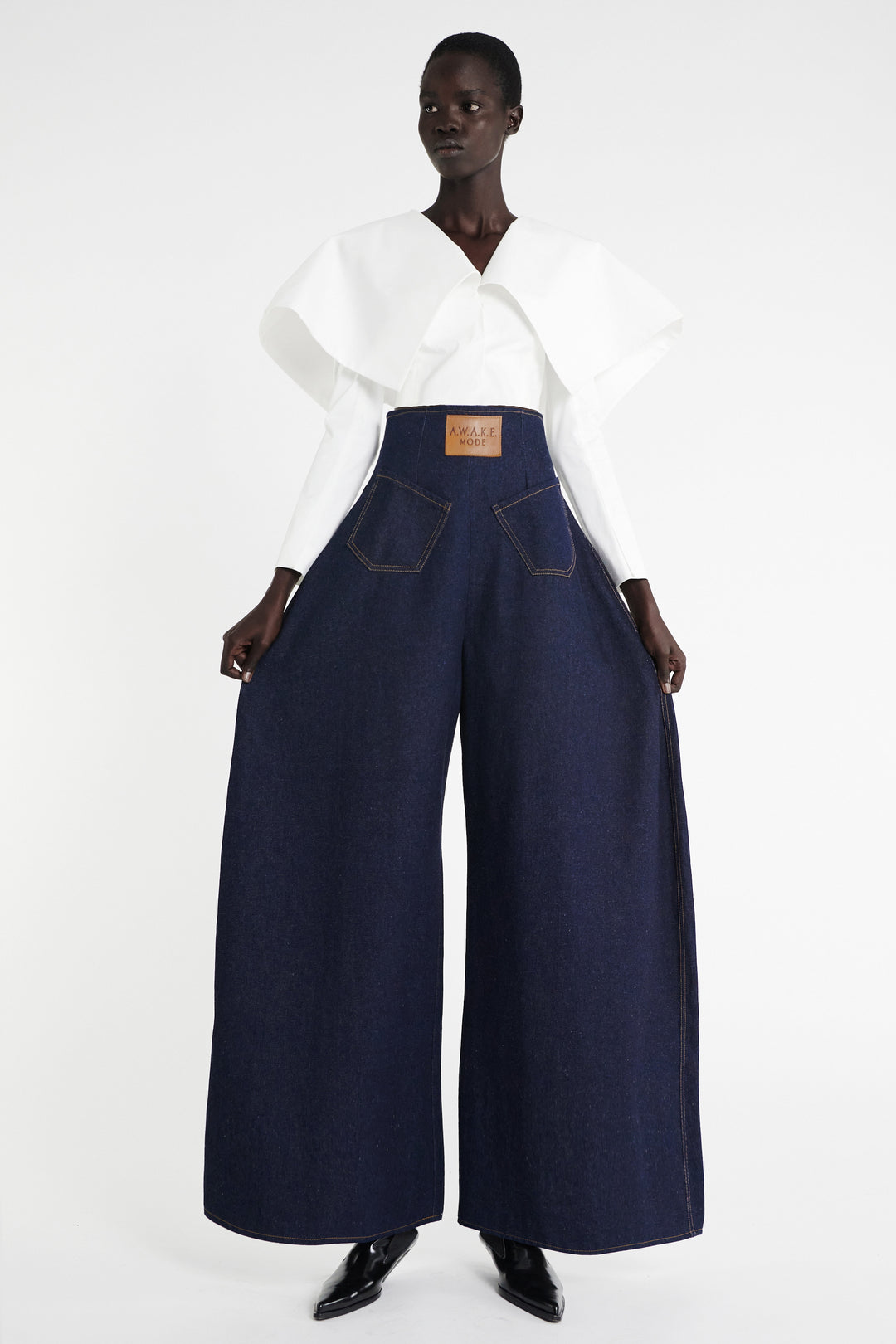 Rounded Back To Front Jeans Indigo Rinse Wash