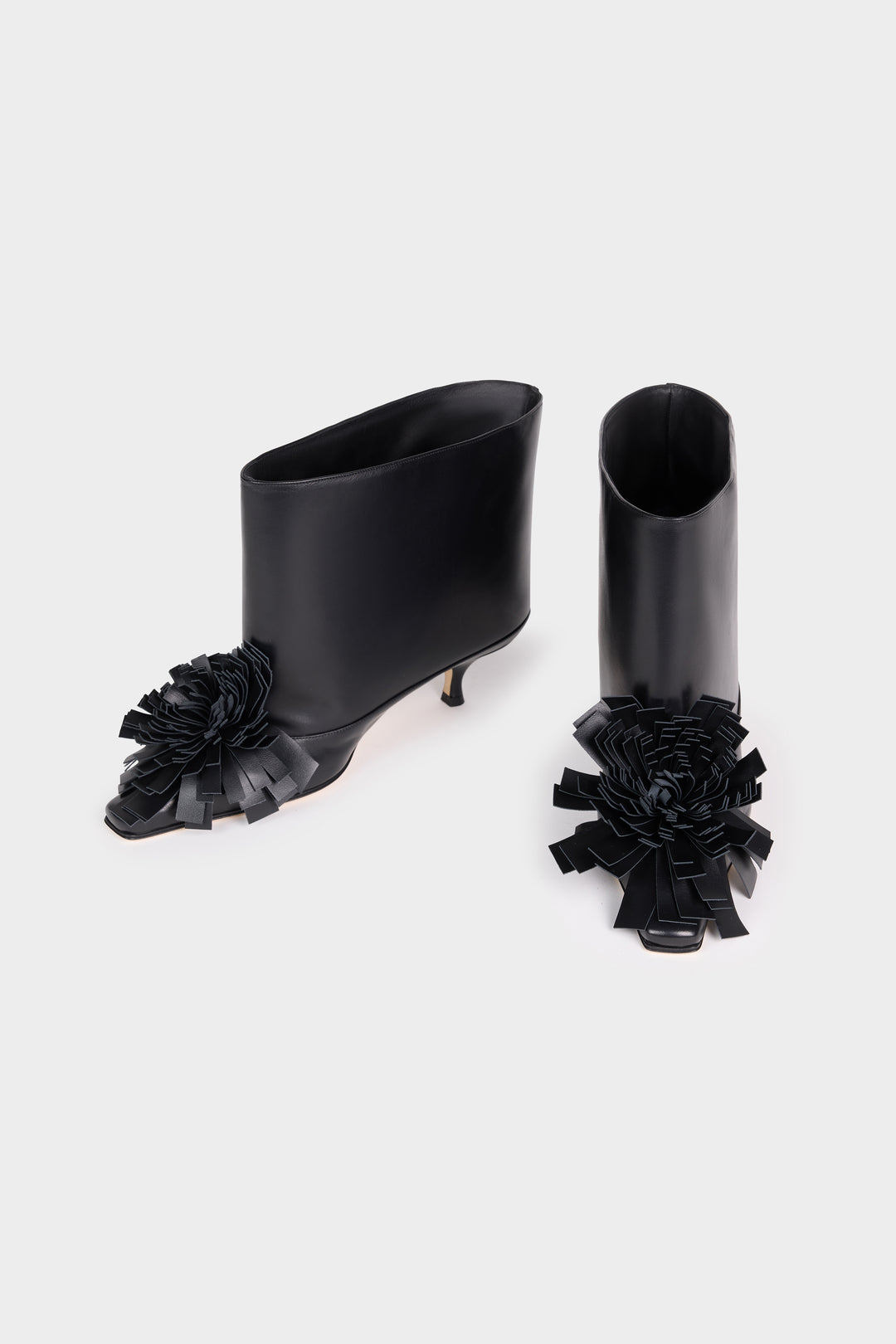 Dana Boots Super Short With Pom-Poms Black
