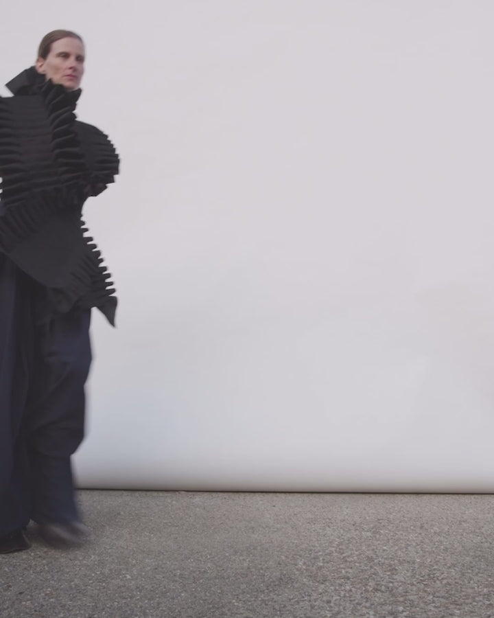 Structural Top Black